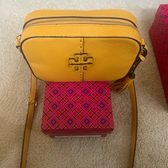 Tory Burch Yellow Crossbody Bag - Picture 4 of 4